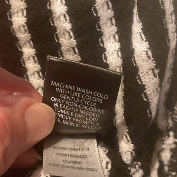 Torrid 2 (18/20) black and white stripe shirt - Picture 5 of 5